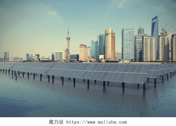 上海外滩天际线地标生态能源可再生的太阳能电池板计划上海旅游